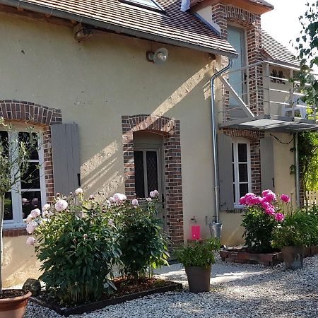 Bed and Breakfast Magnolia-house Louesme Esterno foto