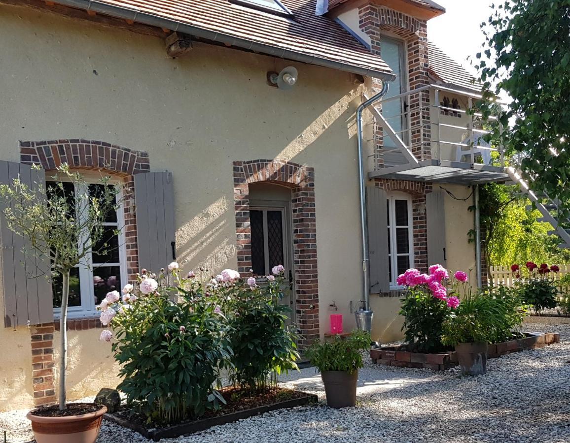 Bed and Breakfast Magnolia-house Louesme Esterno foto