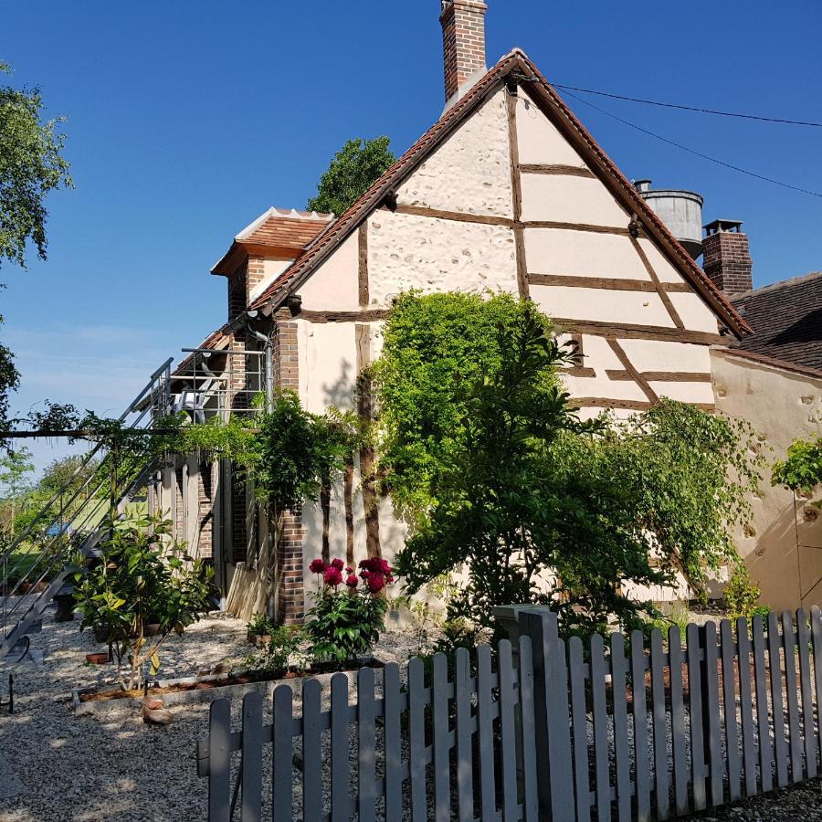 Bed and Breakfast Magnolia-house Louesme Esterno foto