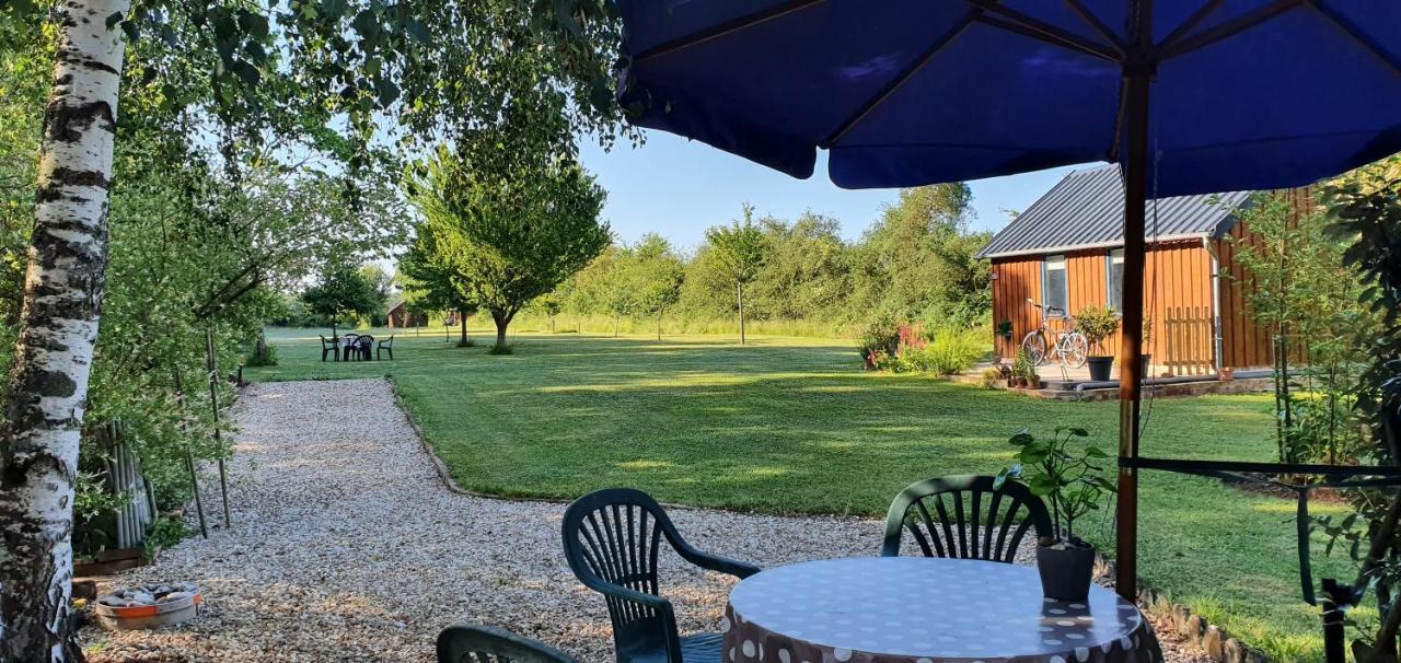 Bed and Breakfast Magnolia-house Louesme Esterno foto